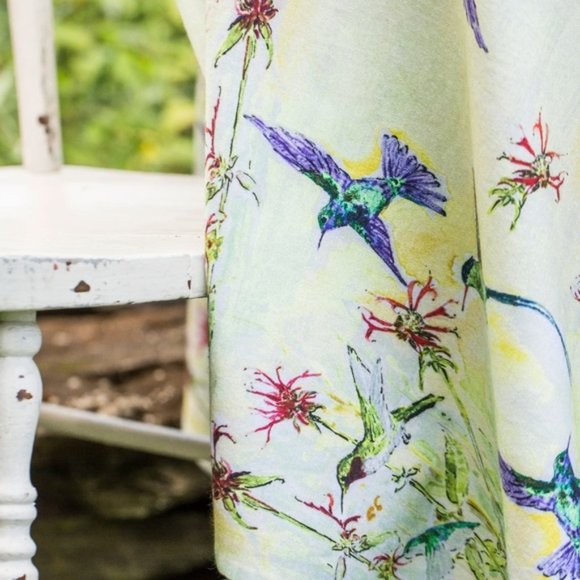 April Cornell Hummingbird Tablecloth 54x54 NWT - Picture 6 of 6